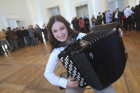 Špeli je aktivno glasbeno in gasilsko udejstvovanje je prineslo tretje mesto v izboru za naj dijakinjo. / Foto: Gorazd Kavčič