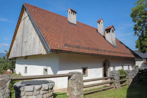 Podpis pogodbe za prenovo Pre&scaron;ernove domačije Direktor podjetja Kovinar &ndash; gradnje ST Jernej Mrak in ministrica za kulturo Asta Vrečko Vrba / Foto: Tina Dokl