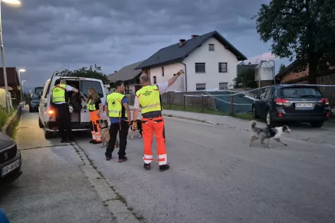 umor Milan Ser&scaron;en Straži&scaron;če Kranj 7. junij 2024vodniki psov za iskanej pogre&scaron;anih oseb / Foto: Simon &Scaron;ubic