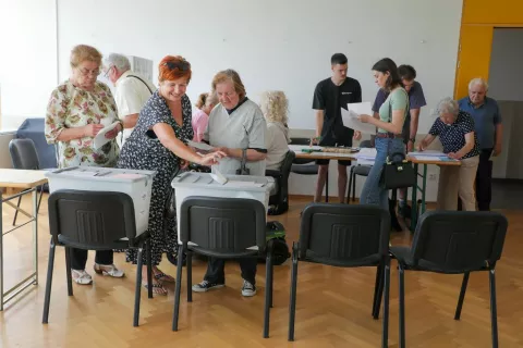 Na letošnjih volitvah v Evropski parlament je glasovalo 698.083 oziroma 41,34 odstotka volivcev. To je najvišja volilna udeležba na evropskih volitvah doslej. / Foto: Tina Dokl / Foto: 