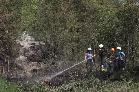 Požar Radovljica Pretrg ob železniški progi iskra vas Globoko / Foto: Gorazd Kavčič