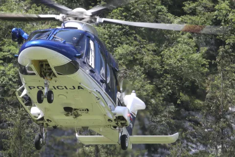 Udar strele na malem Triglavu TNP re&scaron;evanje tiskovna konferenca po&scaron;kodovani re&scaron;evalna akcija GRS Policijska enota in Slovenska vojska / Foto: Gorazd Kavčič