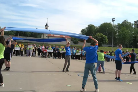 Nastopajoči in navijači so bili navdušeni nad druženjem in tekmovanjem v Škofji Loki, kjer so jim organizatorji pripravili tudi lepo uvodno prireditev. / Foto: Vilma Stanovnik / Foto: 