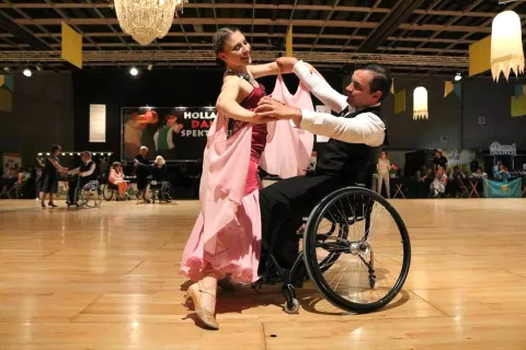 Breda Košir med tekmovanjem v paraplesu / Foto: osebni arhiv / Foto: 