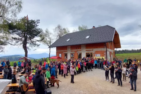 Turistično društvo Žirovski Vrh končuje gradnjo Doma nad Zalo. / Foto: arhiv društva / Foto: 