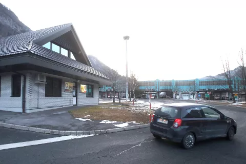 Po načrtih bi odstranili tudi objekt, v katerem deluje podjetje Conditus. / Foto: Gorazd Kavčič / Foto: 