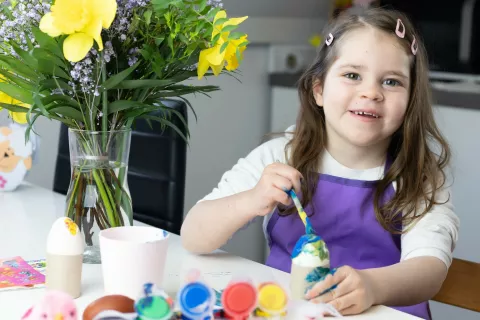 Podprimo Pisanko za Karolino, čim več donacij za razvoj zdravila zanjo. / Foto: arhiv društva / Foto: 