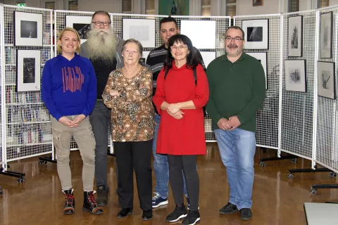 V Knjižnici Medvode razstavljajo člani fotosekcije KUD Fofité. / Foto: Maja Jekler / Foto: 