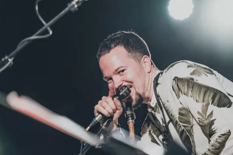 Jan Kus je s svojo skupino Slavo Rican Assembly letos poleti nastopal na turneji po Sloveniji. / Foto: Gal Gjurin / Foto: 