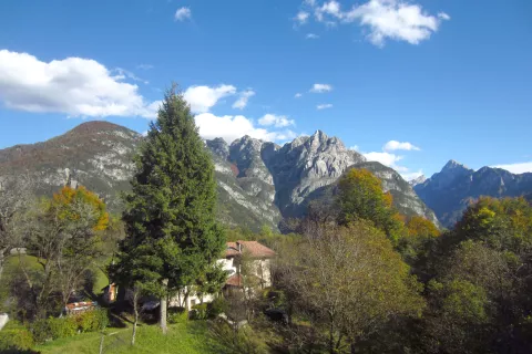 Idilična vasica Costamolino. Od tod do vrha je še približno tri ure hoje. / Foto Jelena Justin / Foto: 