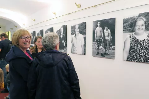 V Mali galeriji Občine Škofja Loka je do konca oktobra na ogled zanimiva fotografska razstava. / Foto: Vilma Stanovnik / Foto: 