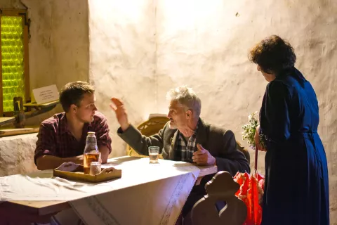 V igri Jezerske štorije igralci predstavijo zgodbe iz bogate zgodovine Jezerjanov. / Foto: 