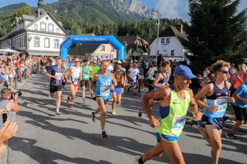Kranjskogorska 10ka 2022 Kranjska gora štart / Foto: Tina Dokl
