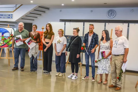 Nagrajenci 8. Ex-tempora Bled s prejemnico velike nagrade, rusko ilustratorko Natalio Berezino (v beli majici na sredini) / Foto: Simon Wachtar / Foto: 