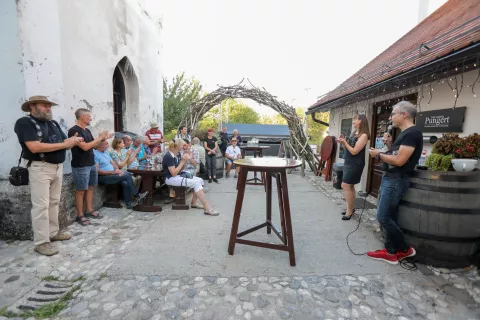 Foto Jazz Kamp Kranj, razstava fotografij preteklih Jazz Kampov fotografsko društvo Janez Puhar Gorazd Uršič Gogi Peter Kozina<br>Café galerija Pungert / Foto: Tina Dokl