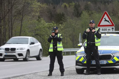 merjenje hitrosti radar policija avtomobil motor varnost v prometu nesreča / Foto: Gorazd Kavčič