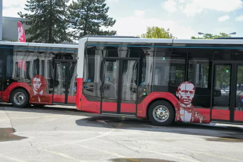 Kranjski mestni promet uporablja približno 22 tisoč potnikov, ob upoštevanju šolskih prevozov in medkrajevnega prometa pa se vsak dan na relacijah znotraj mestne občine Kranj povprečno pelje 45 tisoč potnikov. / Foto: Tina Dokl