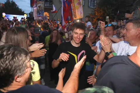 Tadej Pogačar ni priljubljen le zato, ker je odličen kolesar, ampak zna z družino in prijatelji poskrbeti tudi za dobrodelnost. / Foto: Gorazd Kavčič