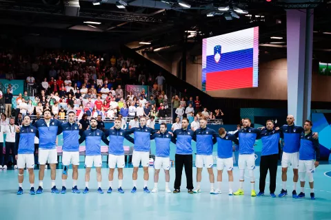 Francija, Pariz.Poletne olimpijske igre 2024 v Parizu.Tekma skupine A olimpijskega turnirja v rokometu za moske med Spanijo in Slovenijo.Slovenska moska rokometna olimpijska reprezentanca. / Foto: Anže Malovrh/sta