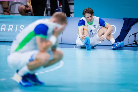 Francija, Lille.Poletne olimpijske igre 2024 v Parizu.Rokometna tekma za bronasto medaljo med Slovenijo in Spanijo.Slovenski rokometas Jure Dolenec. / Foto: Anže Malovrh/sta