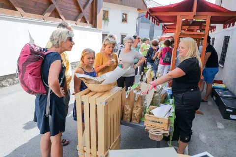 Leška tržnica rokodelski izdelki Lesce občina Radovljica / Foto: Tina Dokl