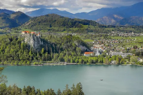 večer nad Bledom kresovanje na Straži 2023 / Foto: Tina Dokl