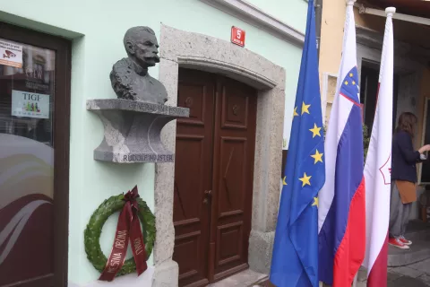 slovesnost rojstni dan vojak heroj Rudolf Maister doprsni kip Maistrov trg Kranj / Foto: Gorazd Kavčič