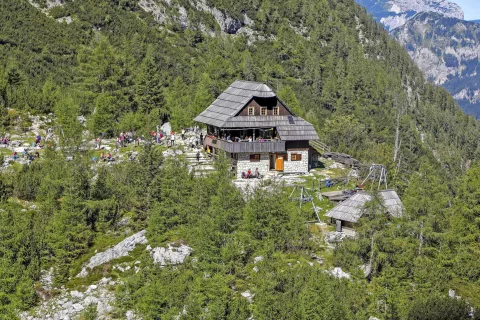 Češka koča gore hribi občina Jezersko / Foto: Tina Dokl