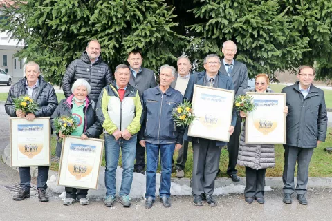 Prejemniki svečanih listin, najvišjih priznanj Planinske zveze Slovenije, za leto 2021 z vodstvom PZS, med njimi tudi trije Gorenjci: Marija Erlah, Vladimir Ivan Hlede in Dušan Brek / Foto: Manca Ogrin (PZS) / Foto: 