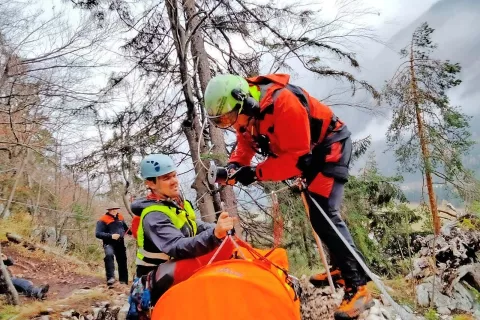 Reševalci GRS Kranjska Gora so pogrešano alpinistko našli v tolmunu ferate Jerman. / Foto: GRS Kranjska Gora, GRZS / Foto: 