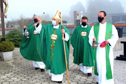 Obnovitvena dela je blagoslovil ljubljanski nadškof in metropolit msgr. Stanislav Zore. / Foto: 