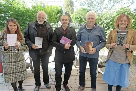 O nominiranih pesniških zbirkah in programu Jenkovih dnevov so spregovorili: (z leve) Varja Balžalorsky Antić, Dušan Merc, Klemen Malovrh, Rudi Zevnik in Nataša Čebular. / Foto: Igor Kavčič / Foto: 