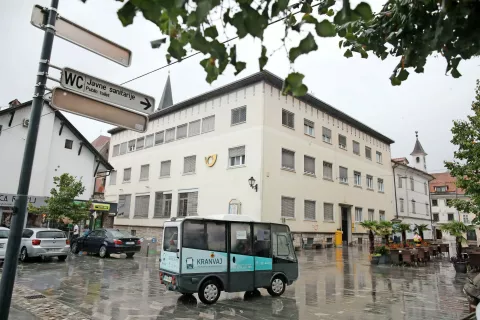 Pošta Slovenije bo svojo poslovalnico v starem mestnem jedru Kranja preoblikovala v pogodbeno pošto, ki jo bo v svojih prostorih izvajalo podjetje Dovrtel sistemi. / Foto: Gorazd Kavčič / Foto: 