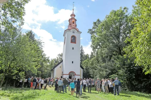 Cerkev sv. Lenarta na Bregu z obnovljenim zvonikom / Foto: Tina Dokl / Foto: 