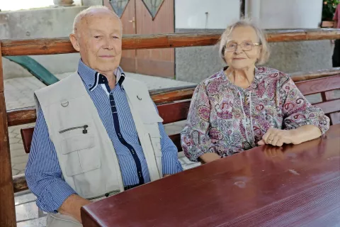 Janez Ramovš je dopolnil častitljivih devetdeset let. Na fotografiji je v družbi soproge Vere. / Foto: 