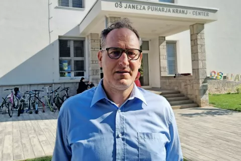 Vršilec dolžnosti ravnatelja Klemen Markelj napoveduje, da se bo prijavil na razpis za ravnatelja nove Osnovne šole Janeza Puharja Kranj – Center. / Foto: Simon Šubic / Foto: 