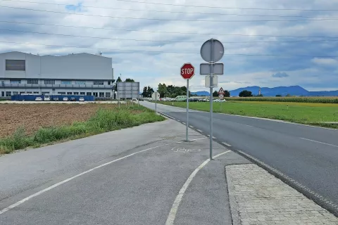 Po prenovi bo cesta mimo Leka prijaznejša kolesarjem in pešcem. / Foto: Občina Mengeš / Foto: 