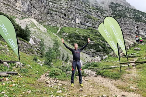 Luka Tavčar se je na cilju pri Vodnikovi koči na Velem polju veselil svoje tretje zmage na jeklenih. / Foto: 