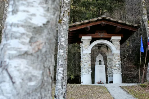 Na Unescovem seznamu so Plečnikova dela iz Ljubljane, a številna imamo tudi na Gorenjskem, denimo v Dolenji vasi. / Foto: Gorazd Kavčič / Foto: 