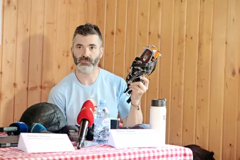 Matjaž Šerkezi: »Snežne zaplate prečkajmo le z uporabo pravih derez in cepina!« / Foto: 