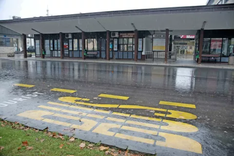 Za najmanj teden dni se podaljšujejo tudi pogoji izvajanja javnega potniškega prometa. / Foto: Gorazd Kavčič, arhiv Gorenjskega glasa / Foto: 