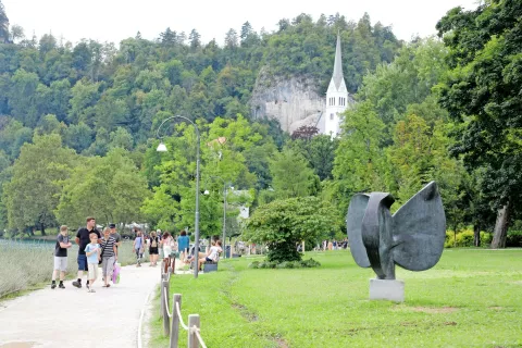 Na Bledu poletno turistično sezono pričakujejo z zmernim optimizmom. / Foto: Tina Dokl / Foto: 