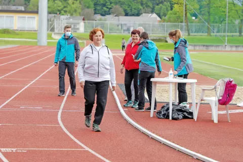 Testiranje je potekalo v obliki hoje na dva kilometra, pri čemer so merili čas in srčni utrip. / Foto: Tina Dokl / Foto: 