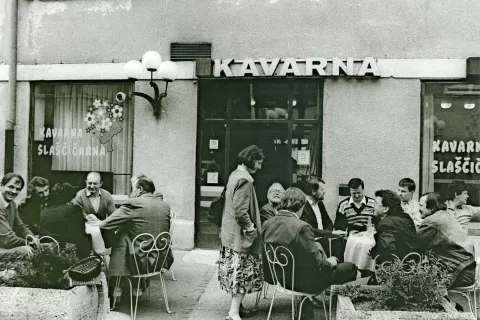 Demos po zmagi v Tržiču leta 1990 / Foto: Mirko Kunšič / Foto: 