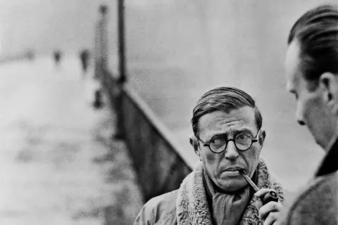 Henri Cartier-Bresson (HCB), katalog razstave, na fotografiji Jean-Paul Sartre, CD, Ljubljana, 2020, 28 strani / Foto: 