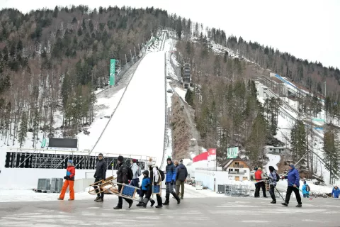 Pretekli konec tedna so obiskovalci še lahko občudovali Letalnico bratov Gorišek, na kateri bodo še zadnje tekme v sezoni, od včeraj in do konca tekmovanja pa je vstop v Planico dovoljen le še akreditiranim osebam. / Foto: Gorazd Kavčič / Foto: 