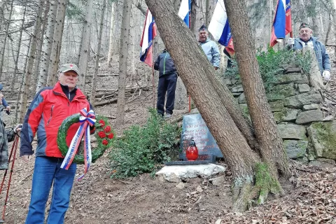 Poklonili so se padlim na Jamnikovi domačiji pod Osolnikom. / Foto: 