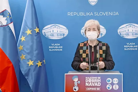 Nacionalna koordinatorica programa cepljenja na NIJZ dr. Marta Grgič Vitek na današnji vladni novinarski konferenci / Foto: posnetek zaslona / Foto: 