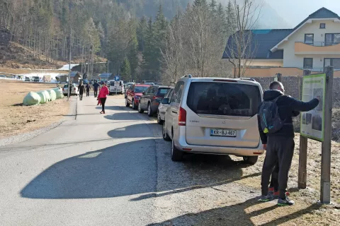 Prometna gneča na Jezerskem / Foto: Gorazd Kavčič / Foto: 