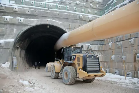 Gradnja vzhodne cevi predora Karavanke: sledijo terminskemu planu. / Foto: Gorazd Kavčič / Foto: 